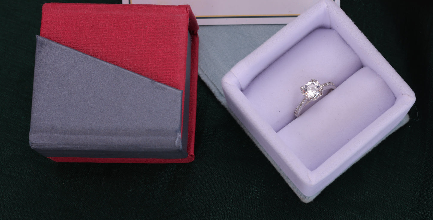 π 925 Sterling Silver Solitaire Ring | Classic Round Cut with Side Accents π