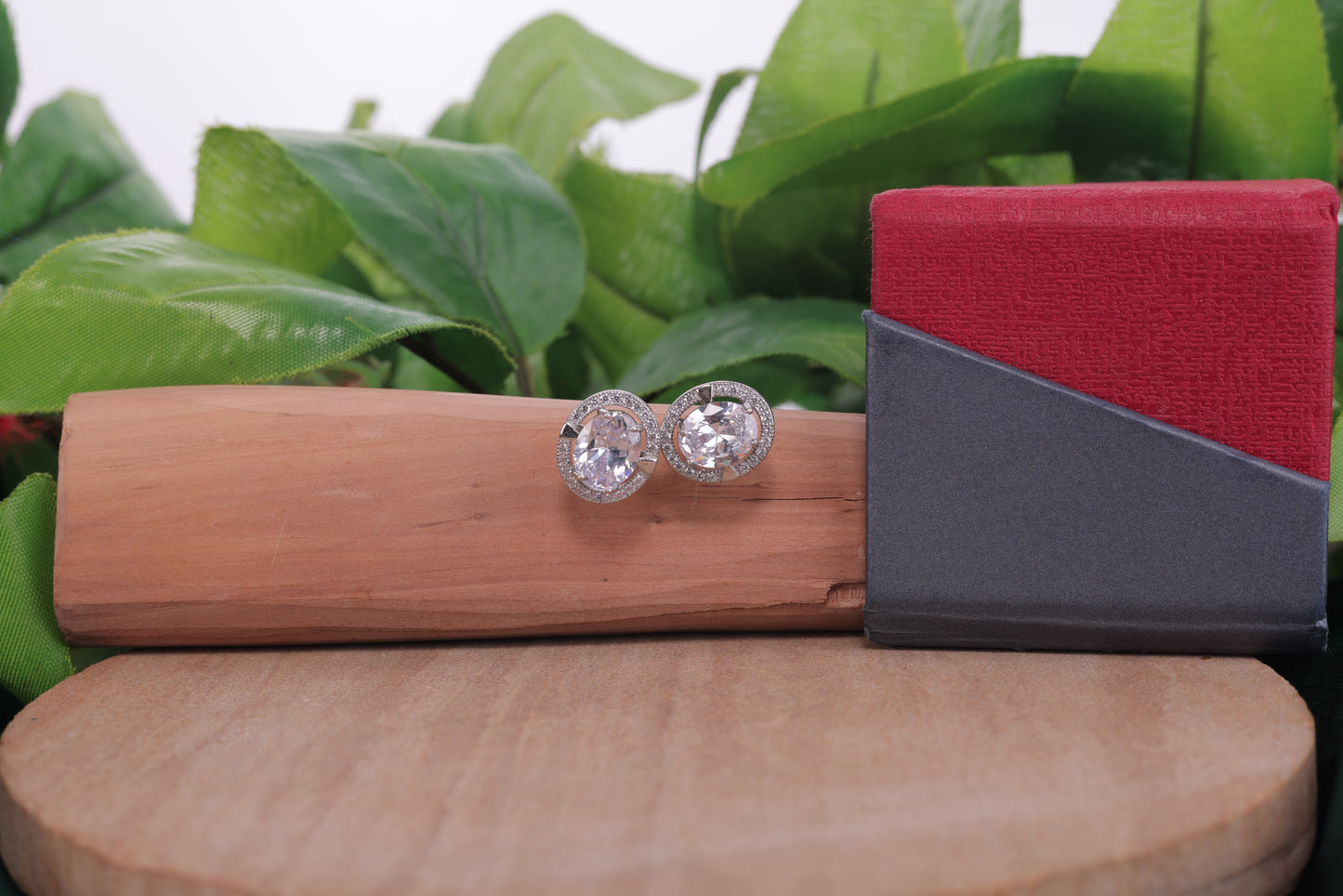 ๐ท๏ธ 925 Sterling Silver Halo Stud Earrings with Brilliant Cubic Zircon โ Timeless Unisex Jewelry