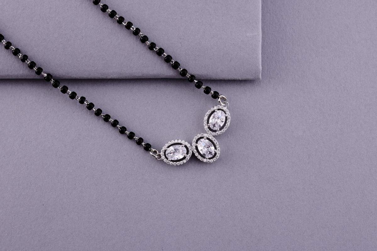 💍✨ 925 Sterling Silver Oval Triple Pendant Mangalsutra – 🔹💎 Sparkling CZ Halo Design with 🖤 Black Bead Chain for Women | 🌸 Elegant Daily & Festive Jewelry