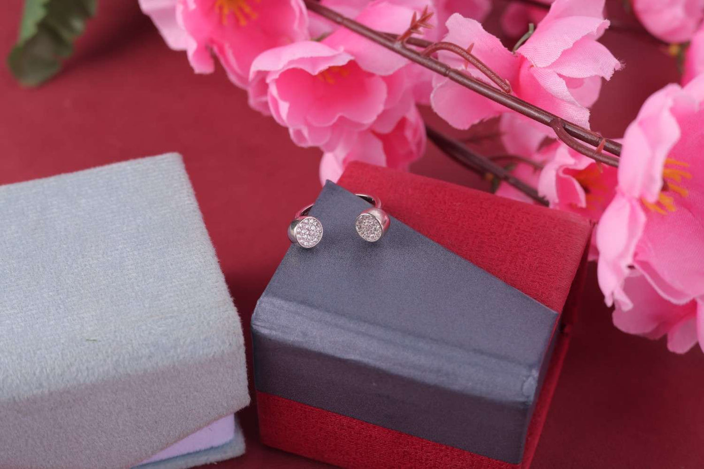 💍 Elegant 925 Silver Round CZ Ring