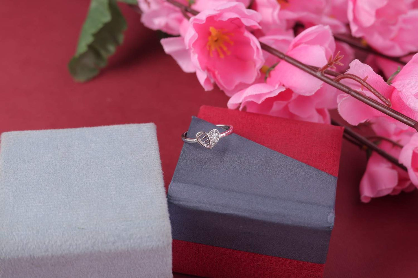 💍 Romantic 925 Sterling Silver Heart Ring with Sparkling Accents – Elegant Love Jewelry