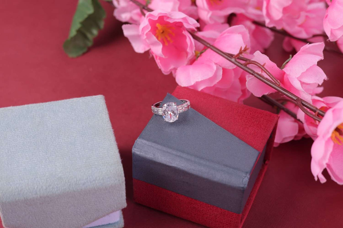 💍 Elegant 925 Sterling Silver Ring with Sparkling Oval Stone – Timeless Beauty