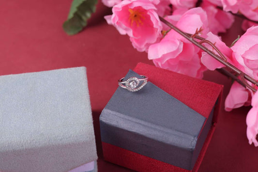 💍 Elegant 925 Sterling Silver Halo Ring – Timeless Sparkle