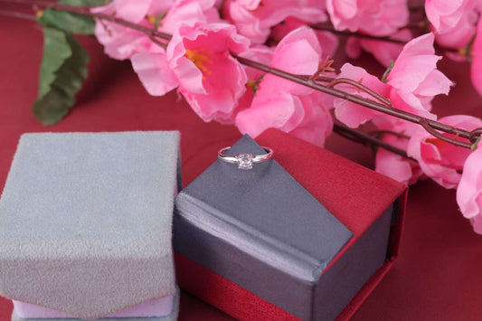💍 925 Sterling Silver Solitaire Ring ✨ Elegant White Stone Design