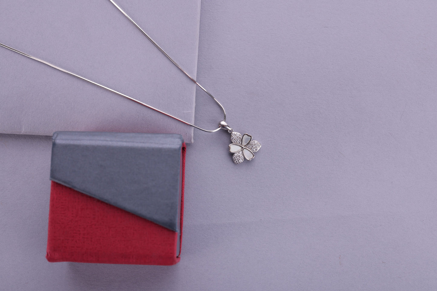 🌸 Elegant 925 Silver Clover Pendant with Mother of Pearl & CZ Stones – Lucky Charm Jewelry 🌸