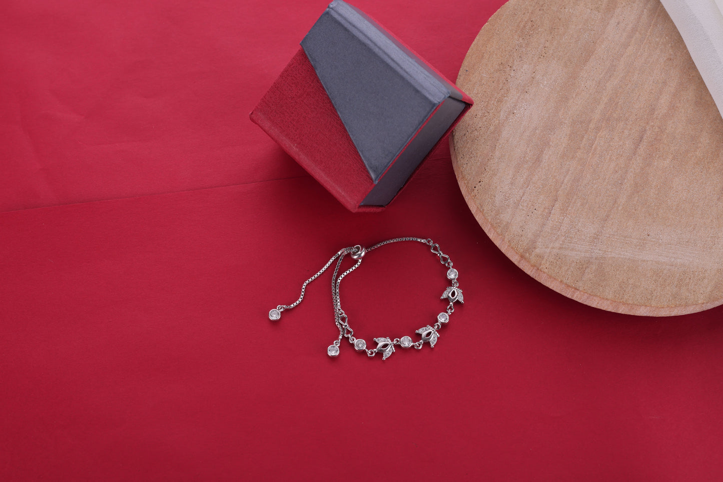 🌸 Elegant 925 Silver Floral Charm Bracelet 🌸