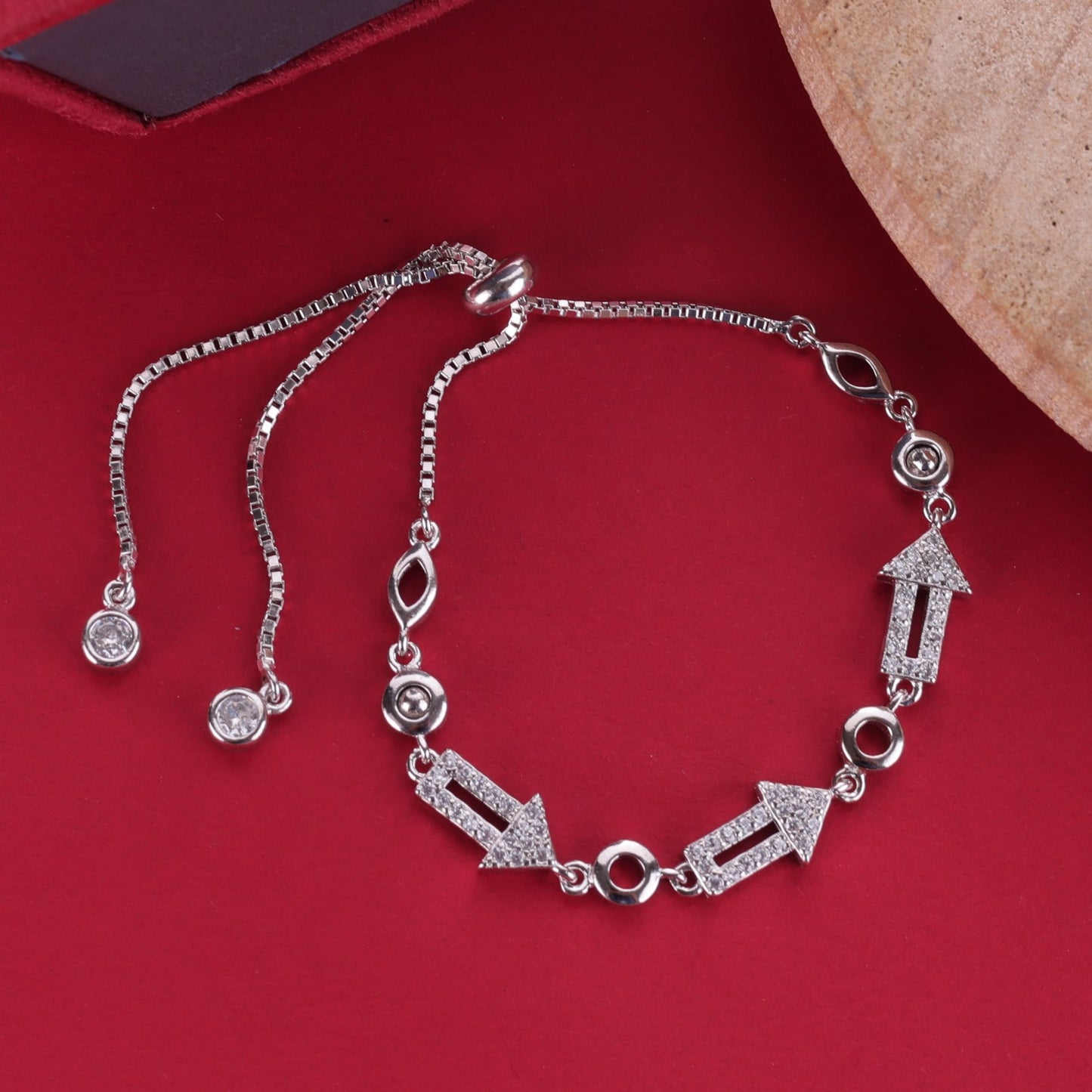 ✨ Elegant 925 Silver Bracelet with Geometric Charm ✨