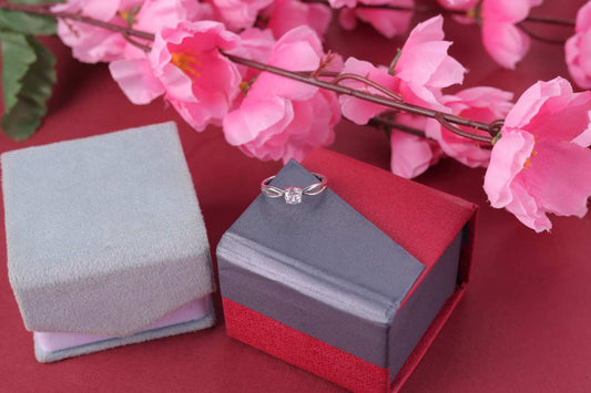 💍 925 Sterling Silver Solitaire Ring ✨ Elegant CZ Stone with Twisted Band