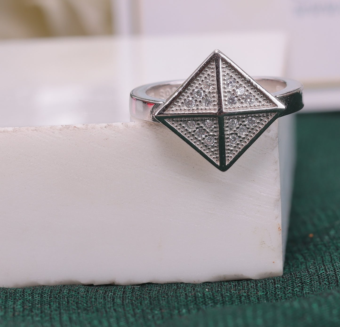 💍🌸 925 Sterling Silver Pyramid Design Ring | Modern Geometric Statement