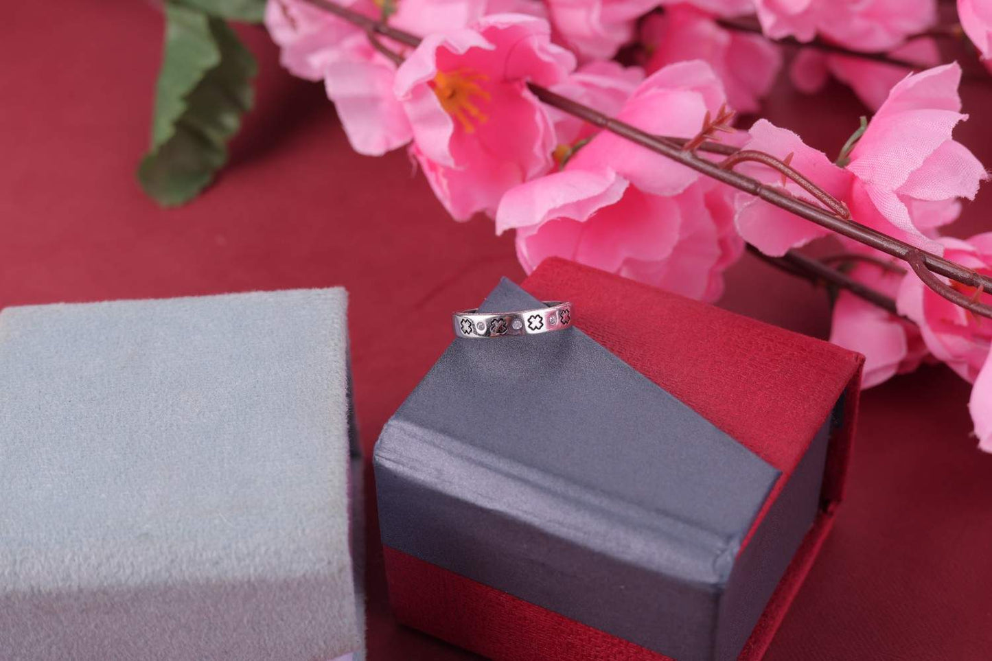 ✨🌿 925 Sterling Silver Floral Band Ring | Engraved Flower Design