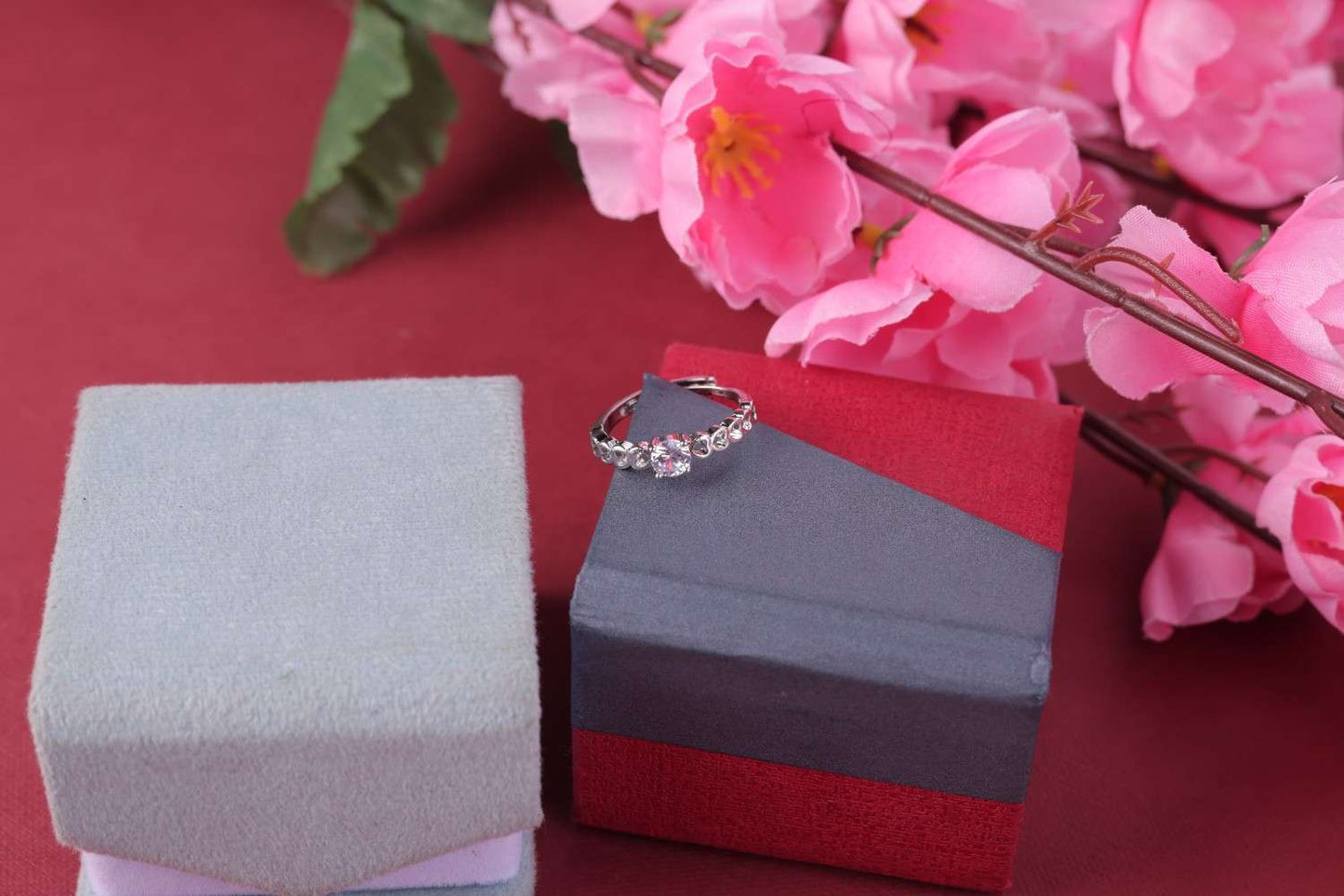 🌸 925 Sterling Silver Round Cut Ring | Elegant Crystal Accent Band 💎